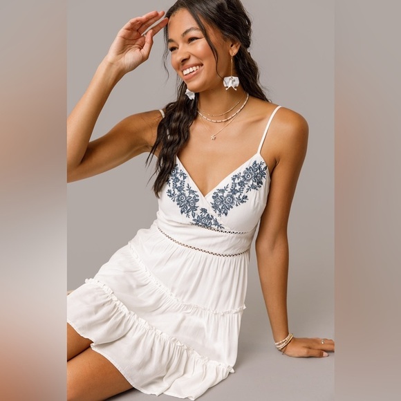 Mi Ami Gabriella Embroidered Ladder Trim Mini Dress Size L NWT - Picture 3 of 8